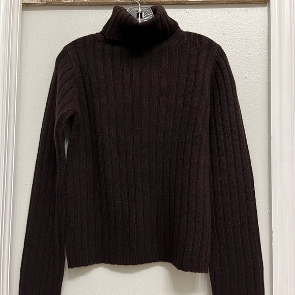 DKNY lambswool turtleneck sweater. - Picture 2 of 3